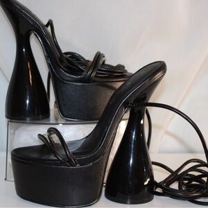 Funky Fun Black calf lace up platform shoes with round Heels size 5.5